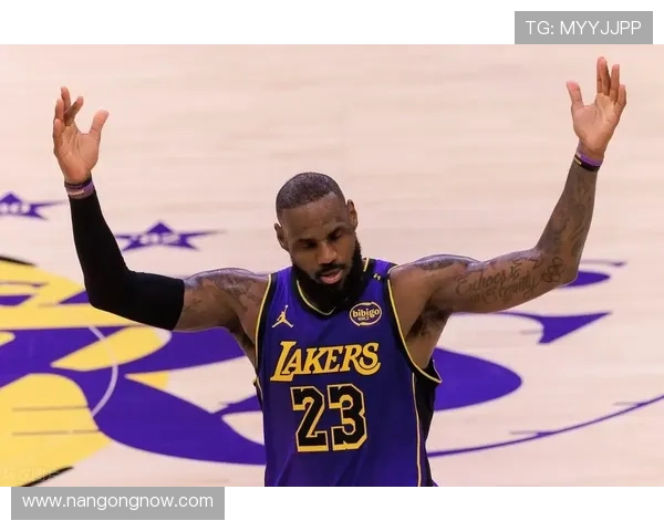 篮网与湖人达成交易协议，詹姆斯即将迎来新队友，未来几个月动向备受关注